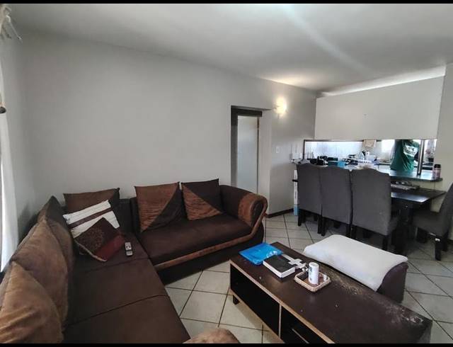 2 BEDROOM PROPERTY TO RENT IN DIE HOEWES